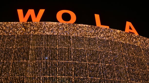 晚上的沃拉公园购物中心。图片下载