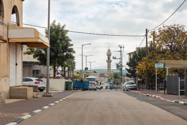 以色列北部加利利地区卡玛村的中心街道图片下载