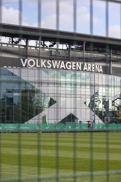 由于冠状病毒大流行，大众Arena足球场未被观众使用图片下载