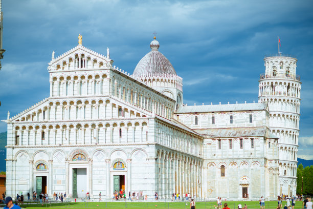 有比萨斜塔和catdrale di Pisa景观图片下载