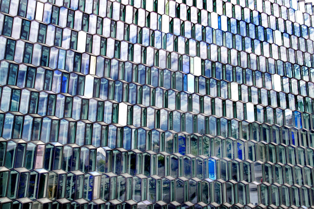 冰岛雷克雅未克的哈帕音乐厅玻璃立面的细节图片下载