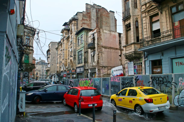 布拉纳里街，布加勒斯特市中心被遗弃的街道。图片下载