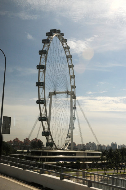 高耸的新加坡天际线图片下载