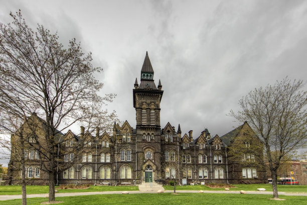 诺克斯学院位于多伦多，是一所附属于长老会的神学院图片下载
