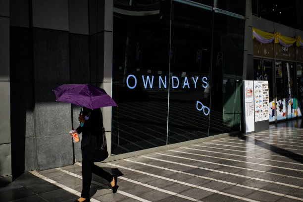 泰国人步行上班图片下载