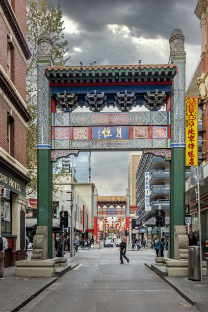 中式大门标志着小博克街上的唐人街图片下载