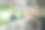模糊的乘客走过地铁入口。图片下载
