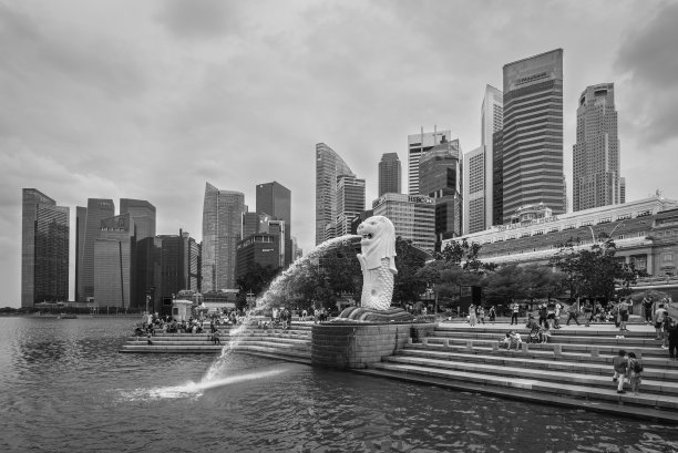 新加坡建筑——新加坡鱼尾狮公园的鱼尾狮雕像喷泉图片下载