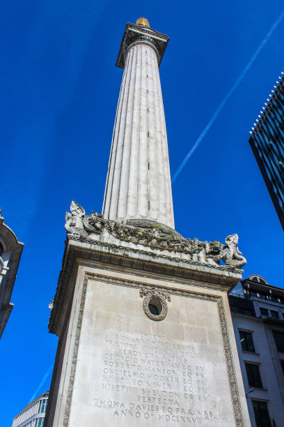 在夏天的伦敦街道上的纪念碑景观，伦敦。这是2018年5月3日在英国伦敦拍摄的照片。图片下载