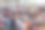 在西非多哥Lomé的公共海滩上，许多人在观看球类比赛。图片下载
