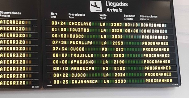 秘鲁利马机场的飞机到达和离开数字指示牌图片下载