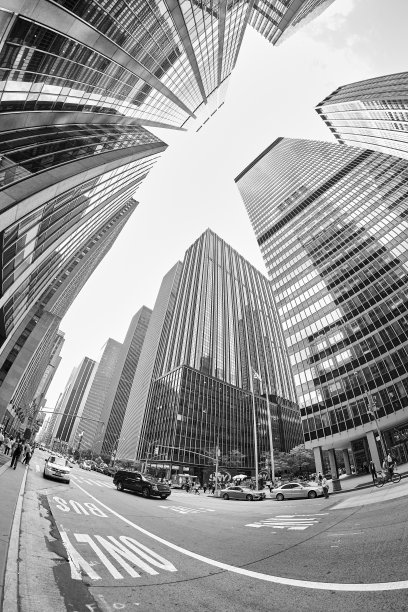 黑白鱼眼镜头照片的曼哈顿城市景观。图片下载