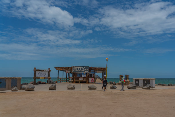 历史悠久的斯瓦科普蒙德码头，一个阳光明媚的夏日。纳米比亚图片下载