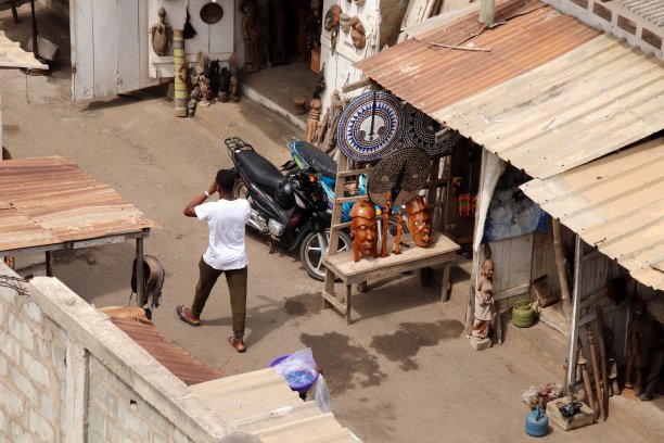 西非Tgo首都Lomé市中心市场的纪念品商店。图片下载