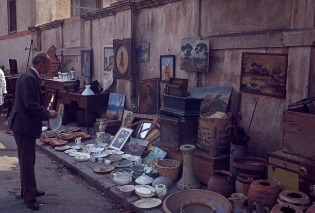 马略卡岛的跳蚤市场图片下载