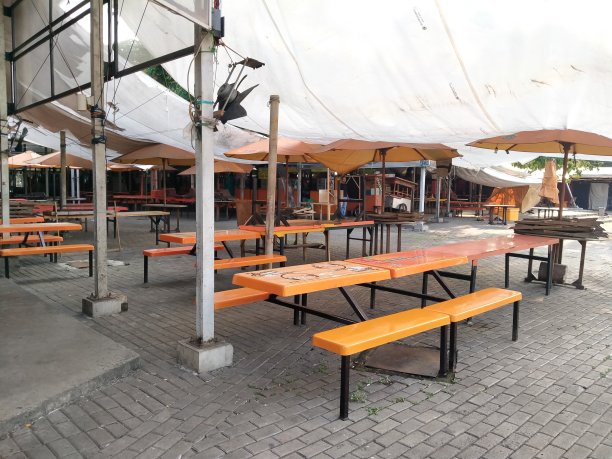 在Covid - 19封锁期间关闭的食品和饮料商店的气氛图片下载