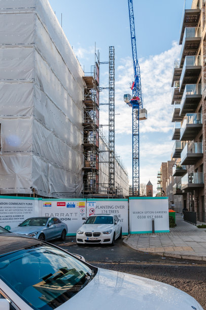 格林街上的新现代化公寓楼图片下载