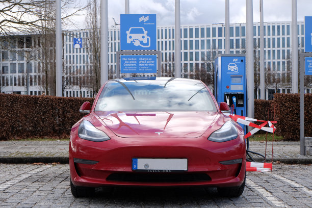 特斯拉Model 3充电图片下载
