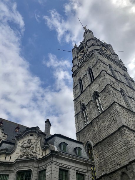 小麦市场(Korenmarkt)是根特市中心的主要城市广场。高质量的照片图片下载