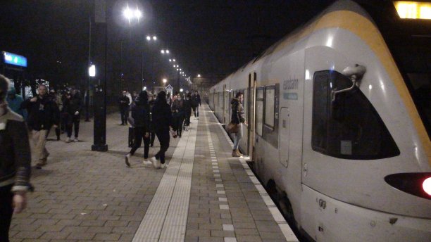 林堡温罗火车站，荷兰，欧洲，People View图片下载