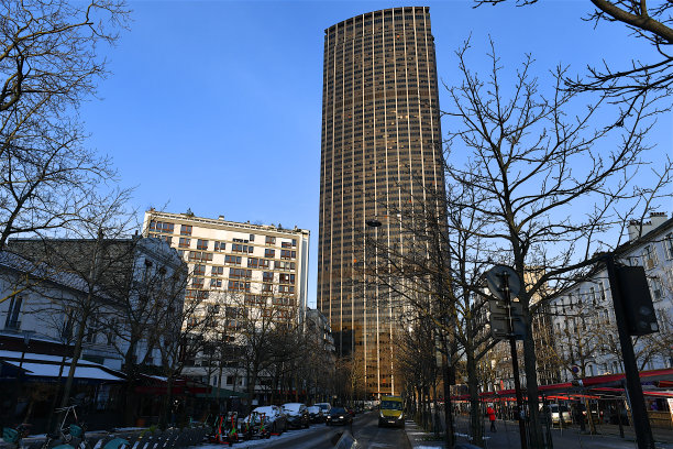 蒙帕纳斯大厦，法国巴黎。图片下载