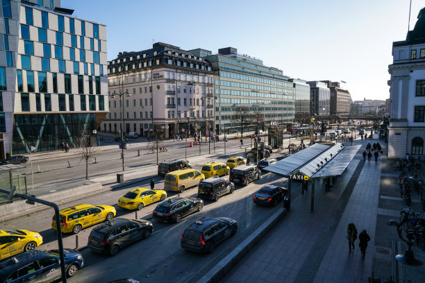 斯德哥尔摩- 02/07/2017:出租车在中央车站外等候图片下载