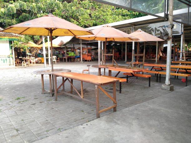 在Covid - 19封锁期间关闭的食品和饮料商店的气氛图片下载