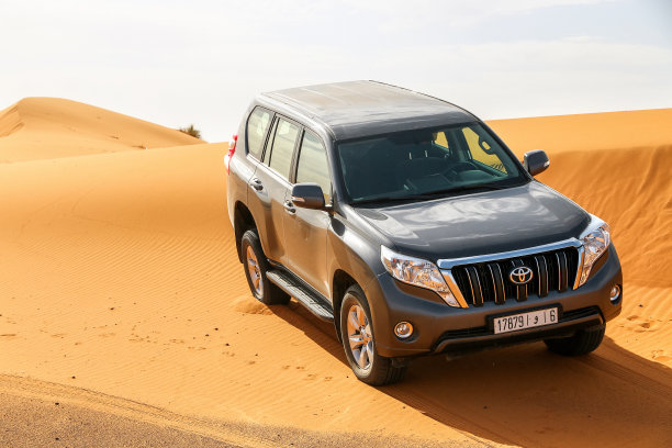 丰田陆地巡洋舰普拉多150图片下载