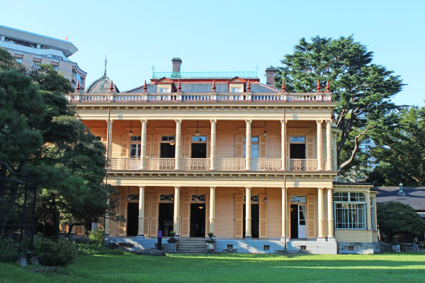 1896年，由三菱集团第三任总裁建造的岩崎寺花园。图片下载