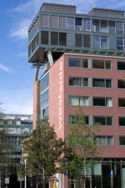 苏黎世工业区红色办公楼。图片下载