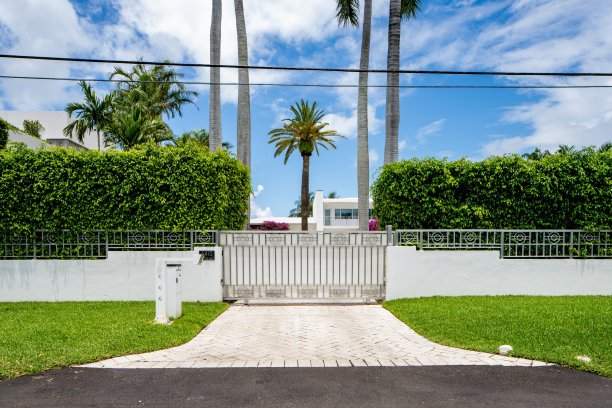 美国佛罗里达州迈阿密海滩拉戈尔斯岛豪华别墅的照片图片下载