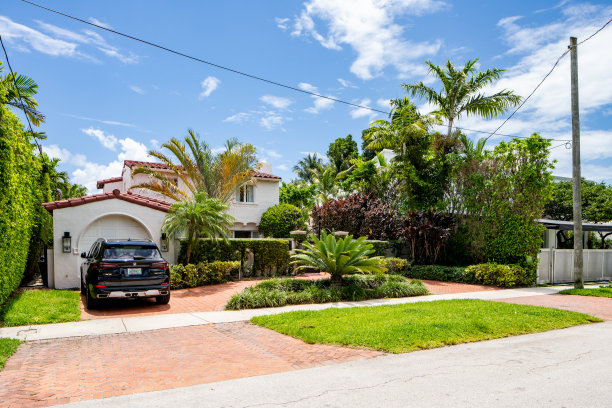 美国佛罗里达州迈阿密海滩拉戈尔斯岛豪华别墅的照片图片下载