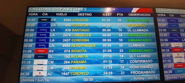 秘鲁利马机场，飞机到达和离开数字指示牌图片下载