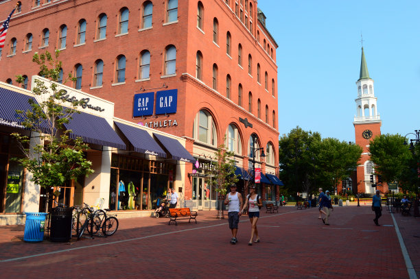 逛户外商场图片下载