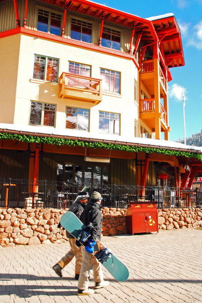 在小木屋滑雪图片下载