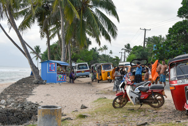 斯里兰卡Hikkaduwa海滩的小亭子图片下载