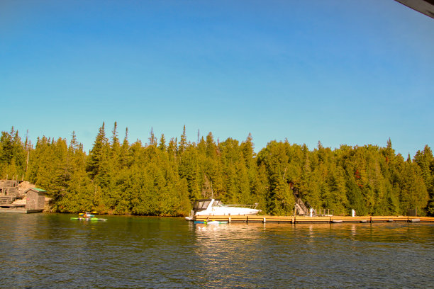 加拿大安大略省托博莫里的花盆岛附近的乔治亚湾景观。这张照片拍摄于2020年9月14日。海滩区域的照片。图片下载