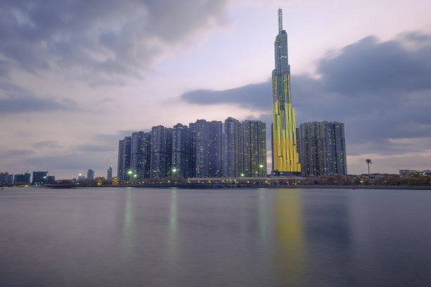 风景照片:当城市点亮时(越南)图片下载