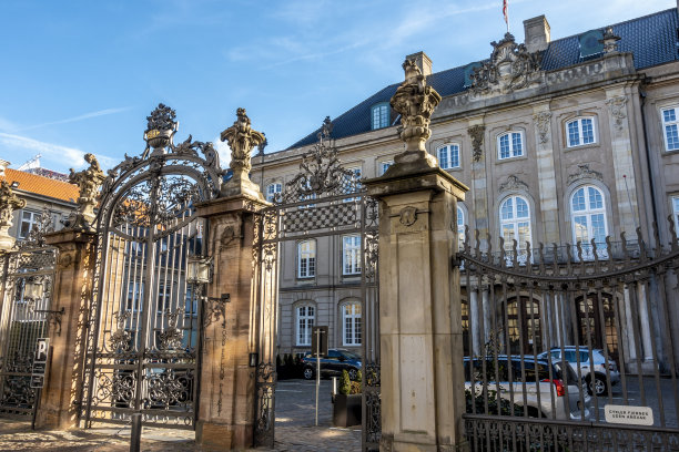 沿着布莱德加德街的宴会厅的华丽大门图片下载