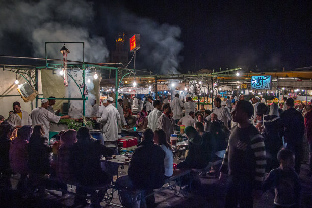 摩洛哥马拉喀什Jemaa el Fna市场广场和库图比亚清真寺图片下载