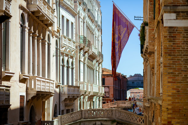 意大利威尼斯街头的叹息桥图片下载