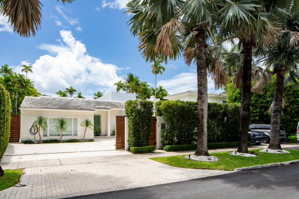 美国佛罗里达州迈阿密海滩拉戈尔斯岛豪华别墅的照片图片下载