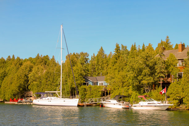 加拿大安大略省托博莫里的花盆岛附近的乔治亚湾景观。这张照片拍摄于2020年9月14日。海滩区域的照片。图片下载