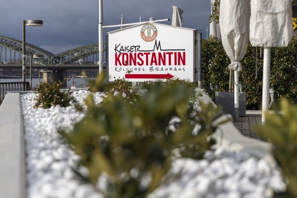 Kölsch - Hohenzollern桥附近的餐厅，德国科隆。图片下载