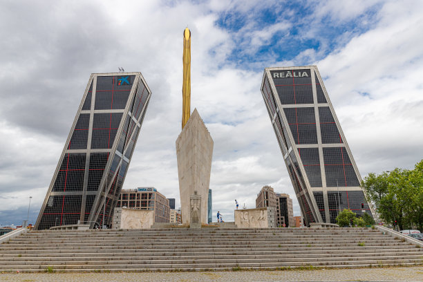 马德里卡斯蒂利亚广场。图片下载