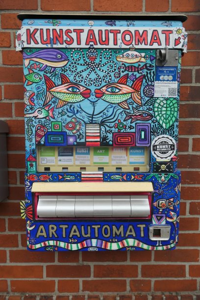 德国艺术品销售。艺术的自动售货机。一种以前的香烟机器，现在被改造成一种艺术品的机器。汉堡,德国、欧洲图片下载