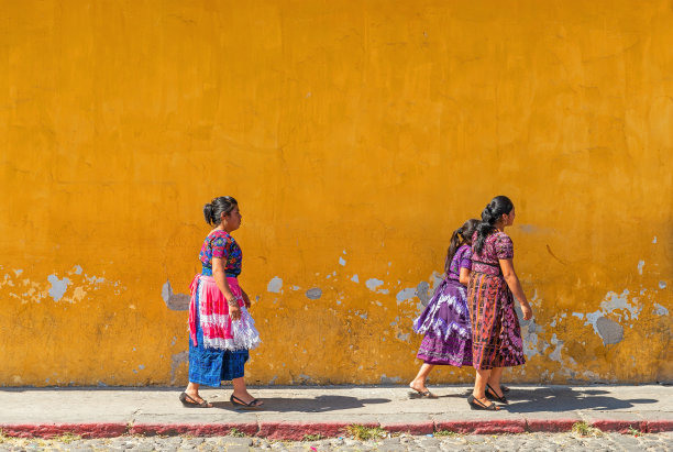 玛雅土著妇女，安提瓜，危地马拉图片下载