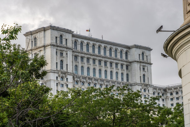 罗马尼亚布加勒斯特的Parlament Palace的正面照片。图片下载