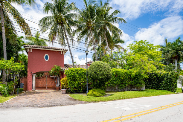 美国佛罗里达州迈阿密海滩拉戈尔斯岛豪华别墅的照片图片下载