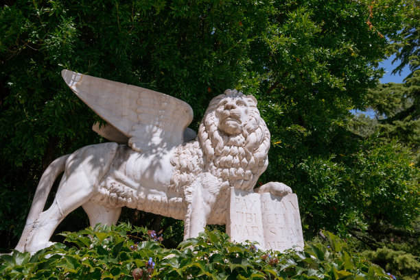 玉苏波夫宫-博物馆集合了宫殿历史房间的内部装修图片下载